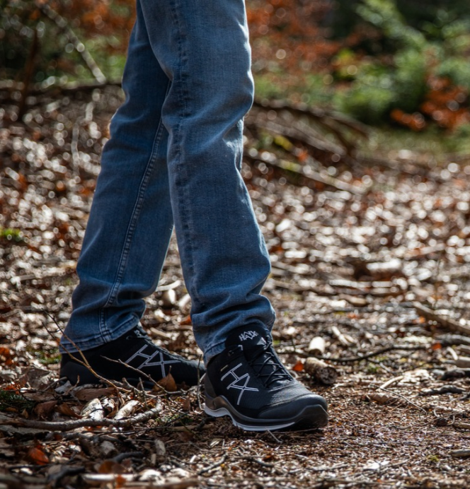 Wanderschuhe, schwarz, Schnürschuhe, Textilobermaterial, Profilsohle, Wanderschuhe, schwarz, Schnürung, Sportschuhe, Profilsohle