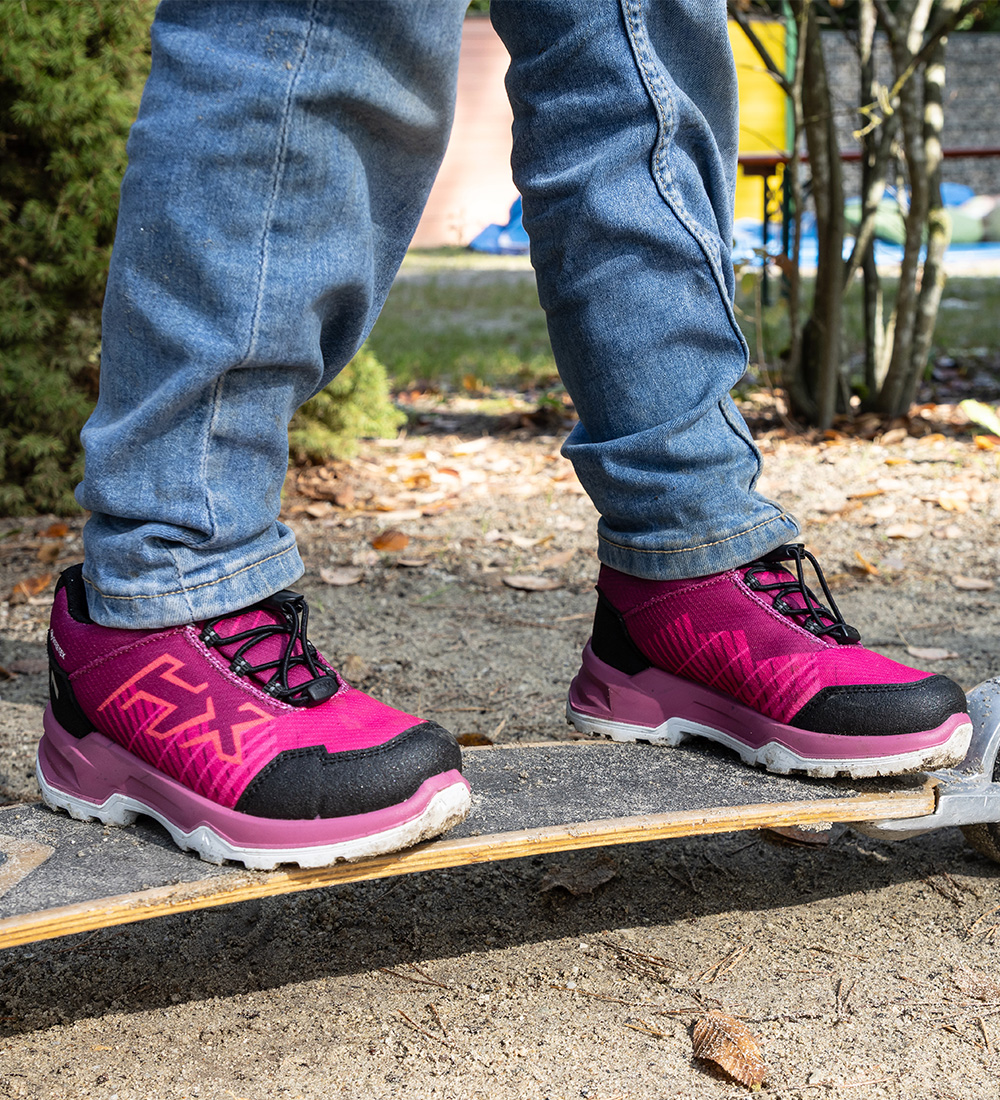 Schuhe, Sneaker, Laufschuhe, pink, Jeans?